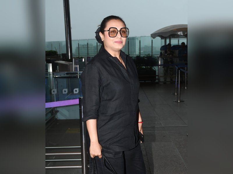 Rani Mukerji shares seat with SRK as she receives National Award for 'Mrs Chatterjee vs Norway'