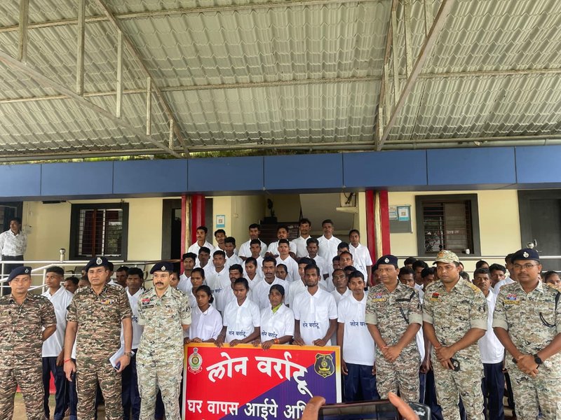 71 Maoists surrender in Dantewada under 'Lon Varratu',  'Puna Margem' campaigns