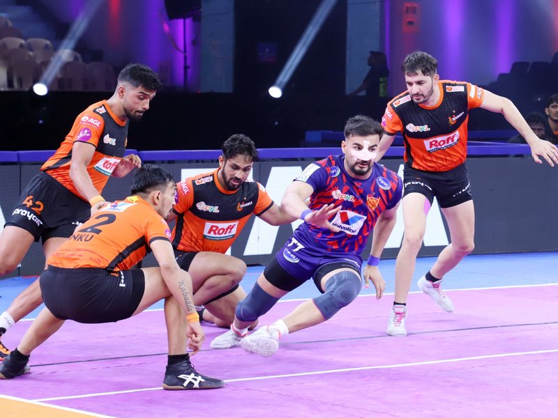 Ashu Malik’s 23-point game helps Dabang Delhi beat U Mumba, regain top spot in Season 12 of the Pro Kabaddi League (PKL) at the SMS Indoor Stadium in Jaipur on Thursday. Photo credit: