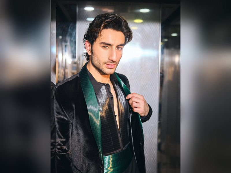Ibrahim Ali Khan shares new photos, Aunt Saba Pataudi calls him “handsome”
