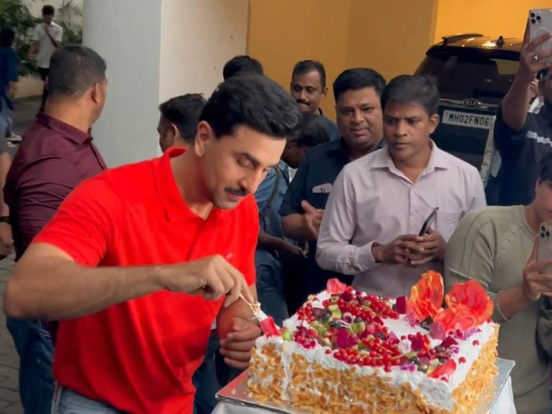 Ranbir Kapoor celebrates his 43rd birthday with the paps by cutting a massive cake 