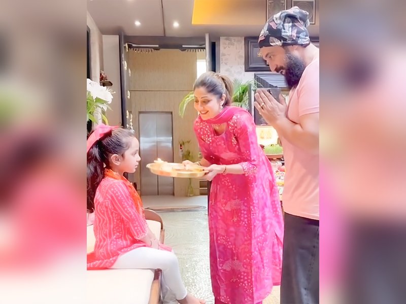 Shilpa Shetty & Raj Kundra perform Kanya Poojan at home during Maha Ashtami 