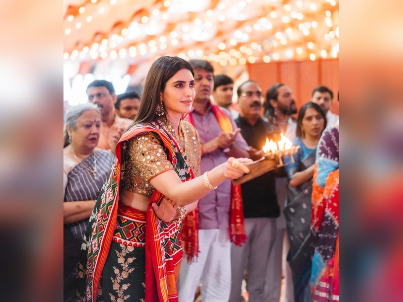 Karishma Tanna embraces her childhood Gujarati tradition this Navratri	