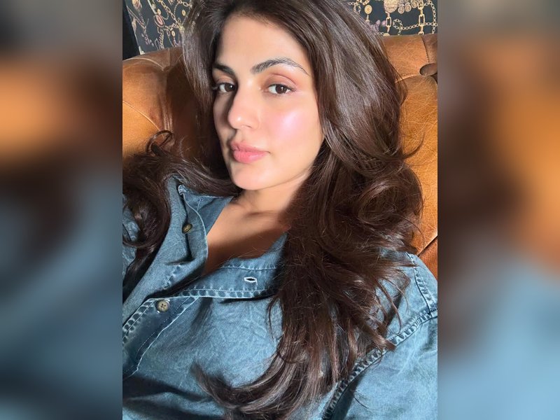 Sushant Singh Rajput's death case: Bombay HC directs NCB to return Rhea Chakraborty's passport 