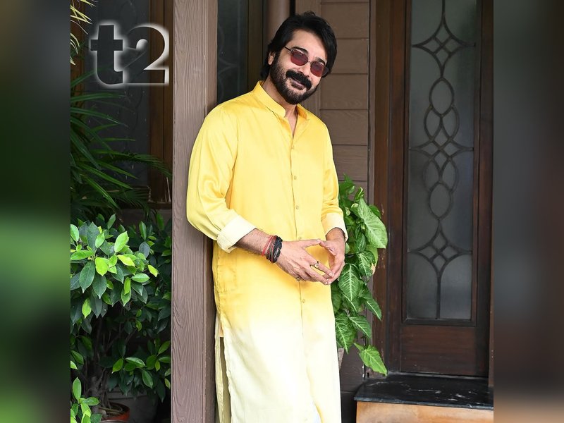 Prasenjit Chatterjee visits the Durga Puja pandal at Hazra Park on his birthday