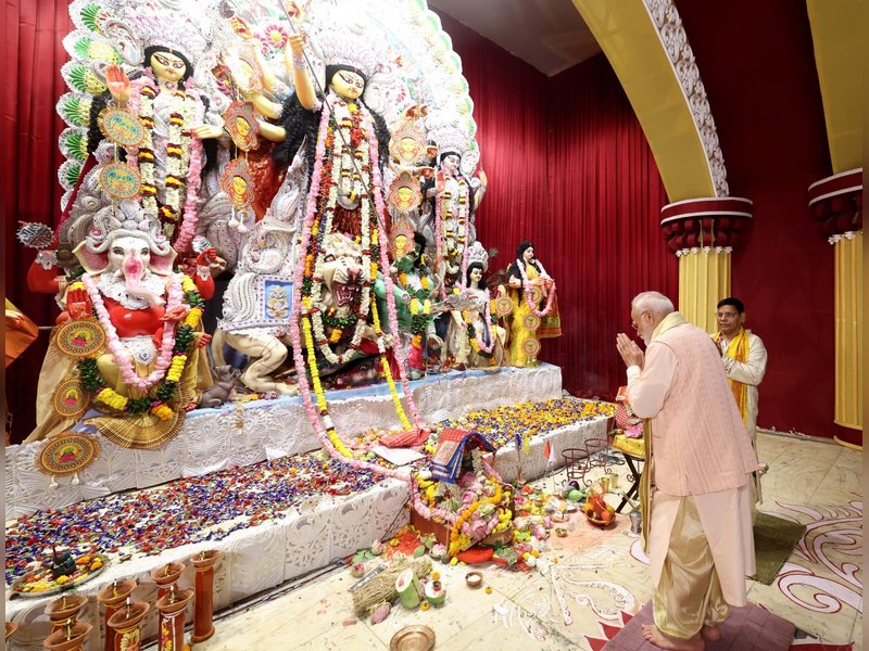 After PM Modi offers prayers at CR Park Kali Bari on Maha Ashtami, BJP leaders hails PM's 'historic visit'