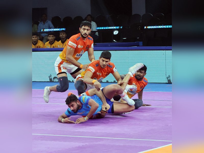 Super 10s by Aditya Shinde, Pankaj Mohite help Puneri Paltan complete double over Bengal Warriorz in Super 12 match of Pro Kabaddi League (PKL) in Chennai on Tuesday. Photo credit: PKL
