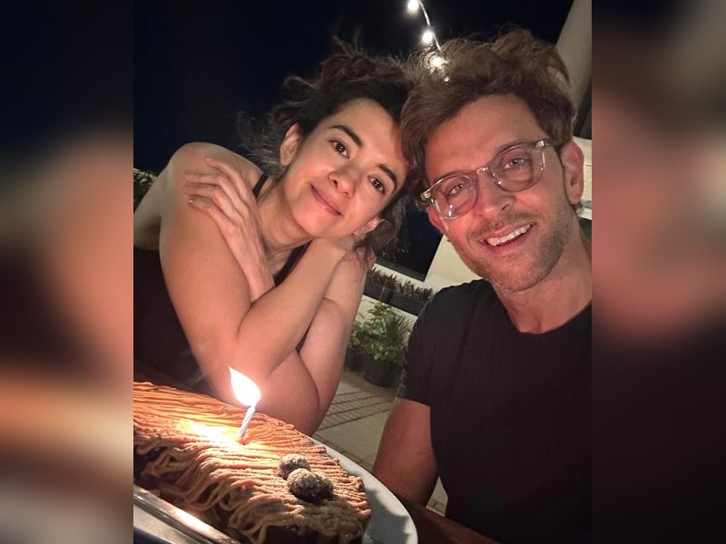 Hrithik Roshan celebrates 4 years of togetherness with Saba Azad