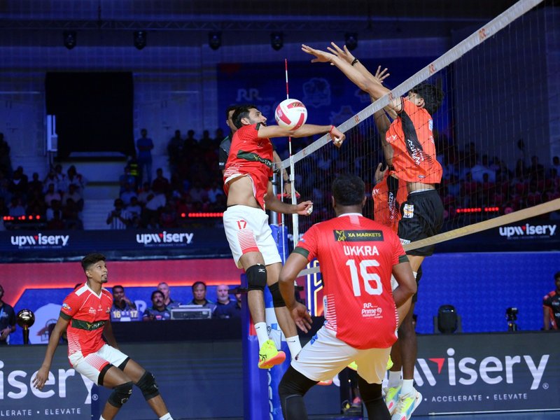 Hyderabad Black Hawks celebrate Dussehra with big win over holders Calicut Heroes in opening match of the Season 4 of the Prime Volleyball League (PVL) at the Gachibowli Indoor Stadium in Hyderabad on Thursday. Photo credit: PVL