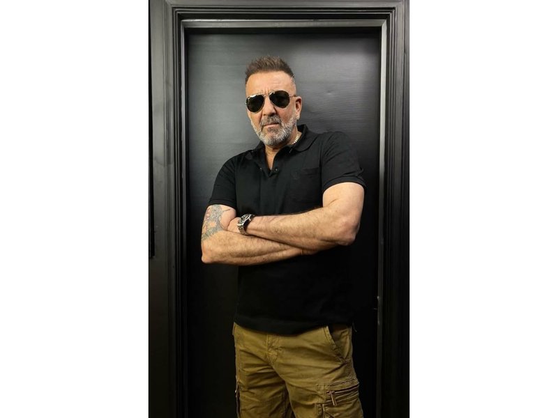 When Sanjay Dutt ended up stopping Lata Mangeshkar's performance midway