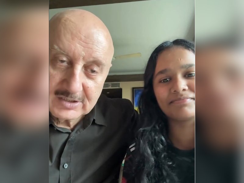 Anupam Kher keeps up the tradition of lunch with Satish Kaushik’s family