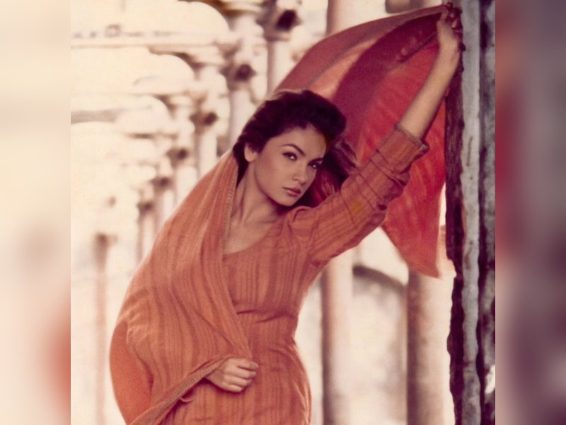 Pooja Bhatt takes a trip down memory lane, shares a still from her movie 