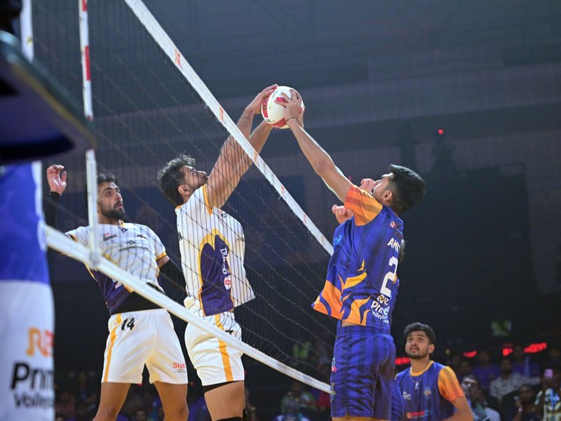 Mumbai Meteors' dominance continues with another 3-0 win over Delhi Toofans in Season 4 of Prime Volleyball Legue in Hyderabad on Wednesday. Photo credit: PVL