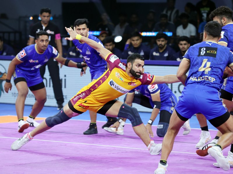 Bharat Hooda roars in 100th game with 20 points as Telugu Titans dismantle Haryana Steelers in Season 12 of the Pro Kabaddi League (PKL) in Chennai on Wednesday. Photo credit: PKL