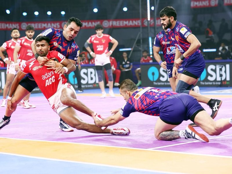 Akshit’s Super 10 guides Dabang Delhi K.C. to double over Gujarat Giants in Season 12 of the Pro Kabaddi League (PKL) at the SDAT Multi-Purpose Indoor Stadium in Chennai on Friday. Photo credit: PKL