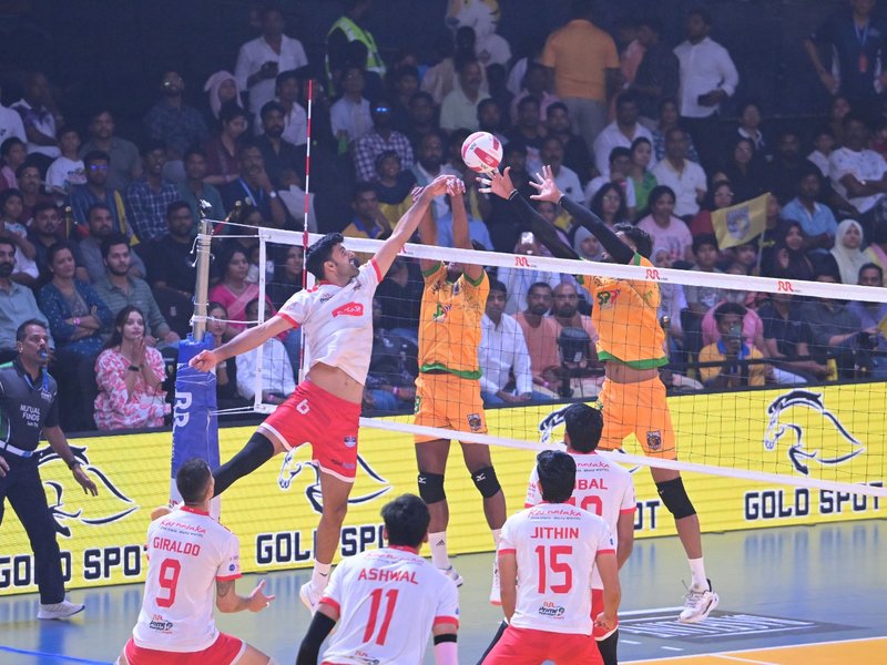 Kolkata Thunderbolts stun Chennai Blitz with thunderous win in the Prime Volleyball League (PVL) 2025 at the Gachibowli Indoor Stadium, Hyderabad, on Saturday. Photo credit: PVL