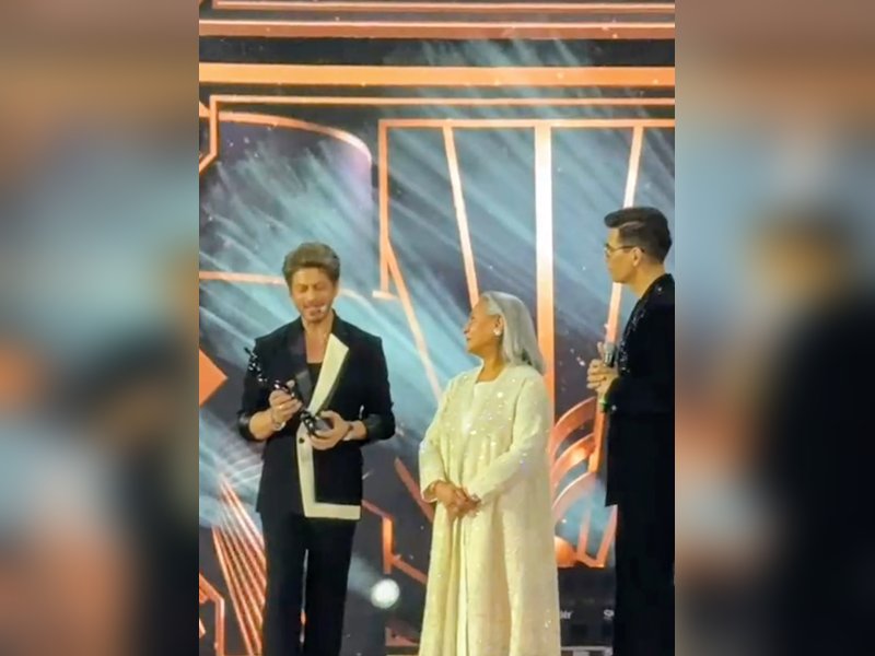 Shah Rukh Khan remembers Dilip Kumar’s wish to have a son like him at Filmfare 2025