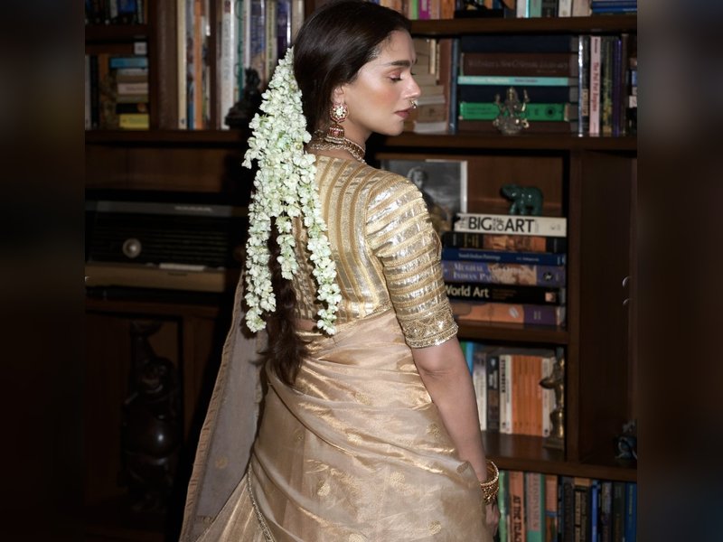 Aditi Rao Hydari celebrates the revival of the historic Wanaparthy saree, a tribute to her royal lineage