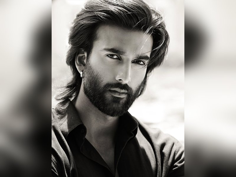 Meezaan Jafri on recreating Ajay Devgn's iconic pose from Phool Aur Kaante, in 