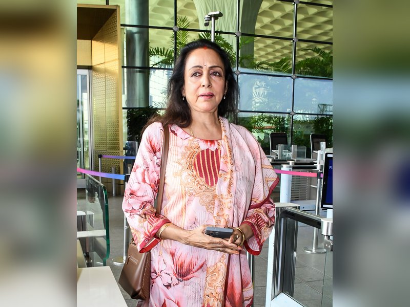 Hema Malini reunites with Ramesh Sippy to launch 'Society Achievers' cover marking 50 years of 'Sholay'