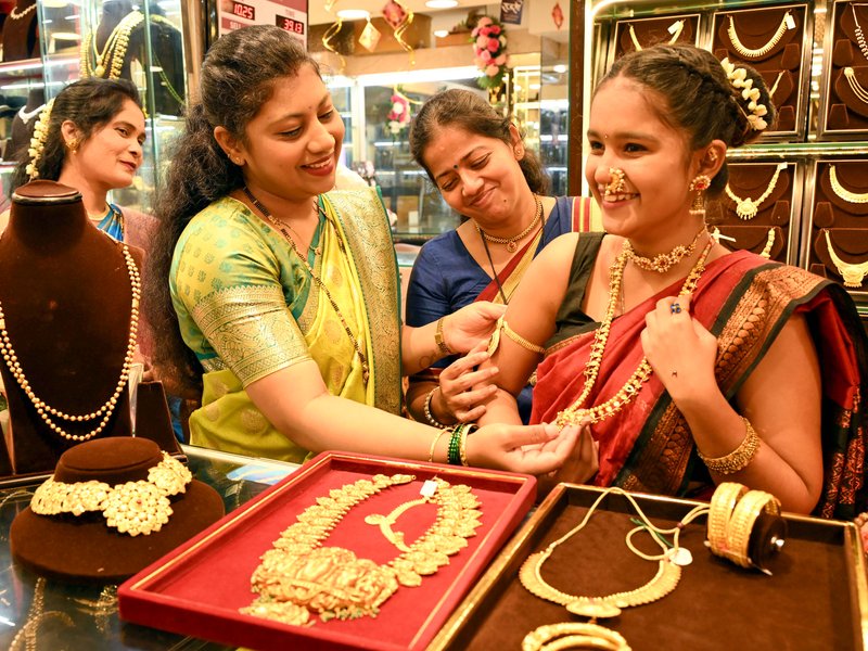Ideal gold buying range may be seen at Rs 1.14–1.18 lakh per 10 grams: Report