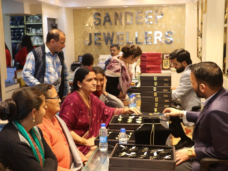 सस्ते में सोना खरीदने का मौका, कीमतों में आई गिरावट