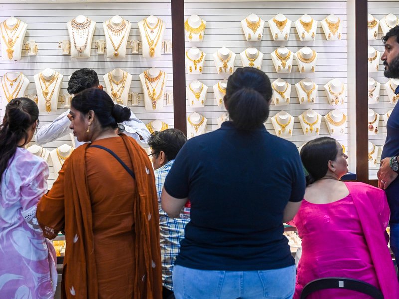 सस्ता हुआ सोना-चांदी, 3000 रुपए से ज्यादा गिरे सिल्वर के दाम