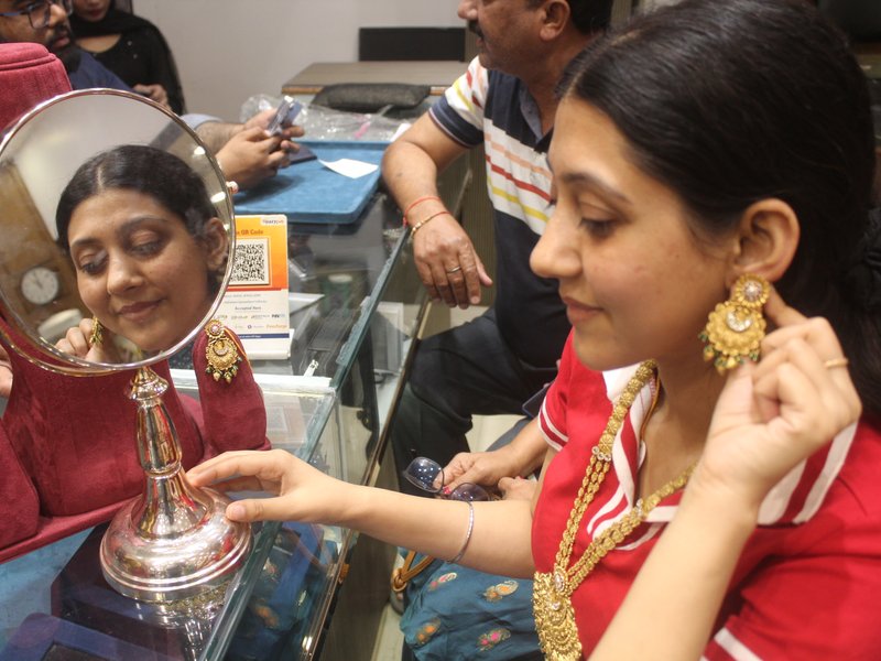 Gold, silver trade on firm note ahead of Fed decision