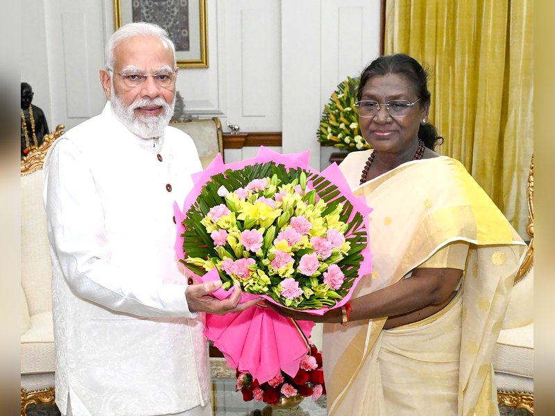 देश की प्रथम नागरिक को जन्मदिन की बधाई, पीएम मोदी बोले- राष्ट्रपति मुर्मु का जीवन साहस और जनसेवा की प्रेरक मिसाल