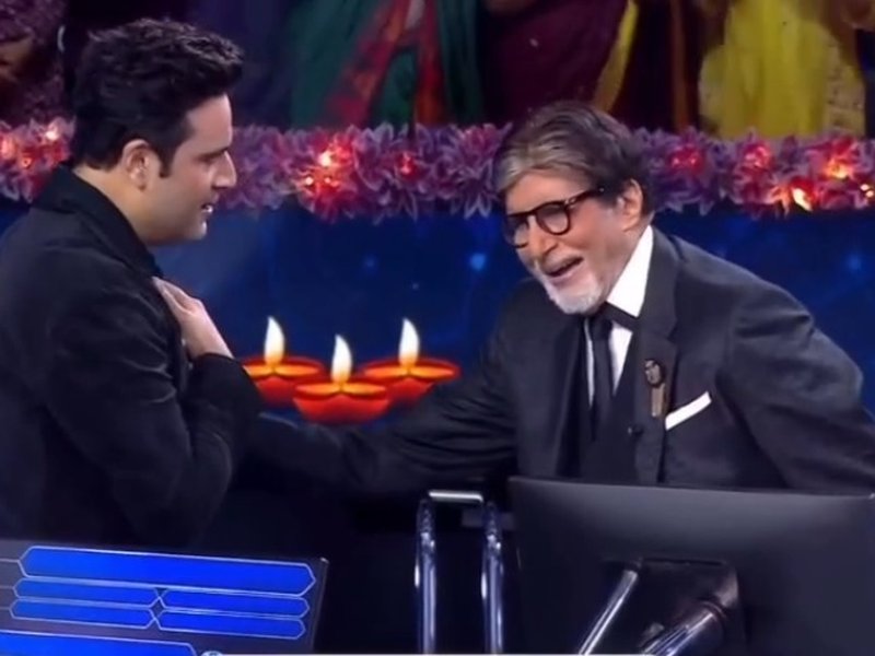 Krushna Abhishek performs on 'Khaike Paan Banaras Wala' in front of Big B
