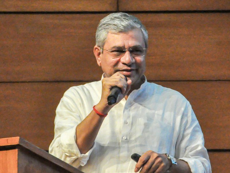 गुजरात में तीन सेमीकंडक्टर प्लांट्स में शुरू हुआ पायलट प्रोडक्शन, जल्द ही बढ़ेगा उत्पादन : अश्विनी वैष्णव 