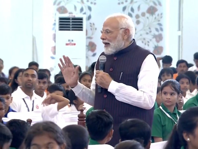 'दिल की बात' कार्यक्रम : पीएम मोदी को अपने बीच पाकर उत्साहित हुए बच्चे; बड़े होकर डॉक्टर बनने, आर्मी जॉइन कर देश सेवा का सपना