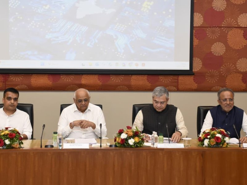 इलेक्ट्रॉनिक्स और सेमीकंडक्टर पर सरकार का ध्यान, पीएम मोदी के नेतृत्व में जारी अभियान : केंद्रीय मंत्री अश्विनी वैष्णव