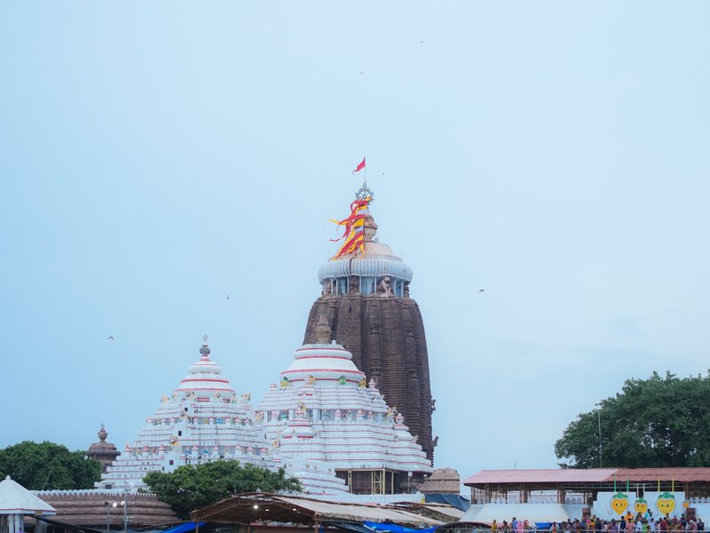 जगन्नाथ मंदिर का झंडा हवा के विपरीत दिशा में क्यों लहराता है? जानिए रहस्य
