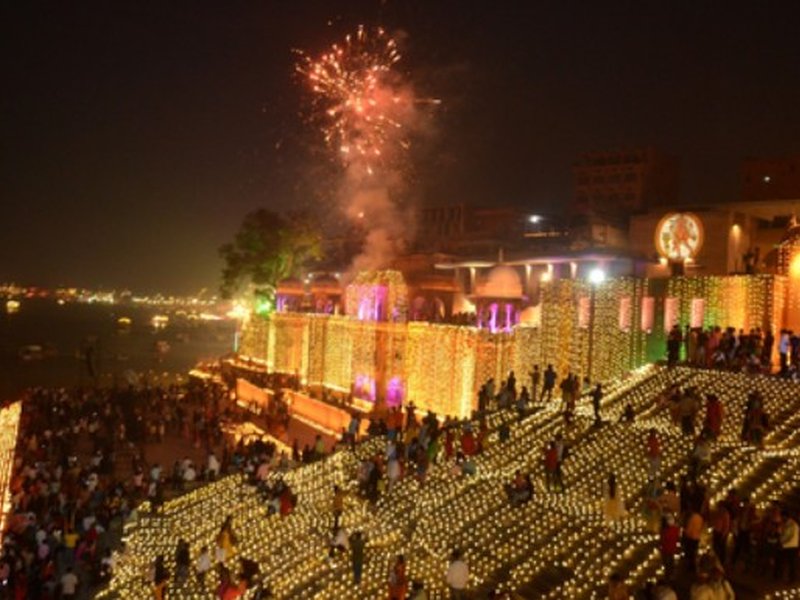 कार्तिक पूर्णिमा की रात, जब धरती पर आकर देवताओं ने किया था दीपदान