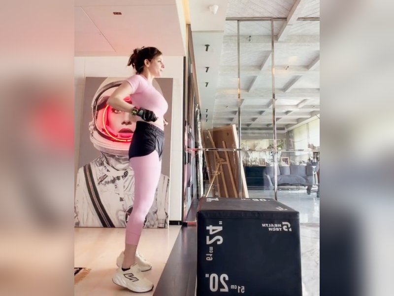Sussanne Khan says 'discipline will set you free' as she drops glimpse of her workout session