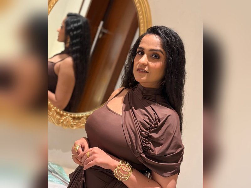 'जस्सी वेड्स जस्सी' का नया गाना 'इश्क ए देसी' निस्वार्थ प्यार को करता है जाहिर- असीस कौर 