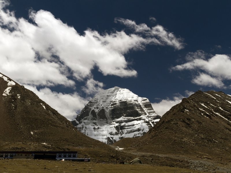 माउंट एवरेस्ट से कम ऊंचाई, फिर भी आज तक कोई क्यों नहीं चढ़ पाया कैलाश पर्वत पर?