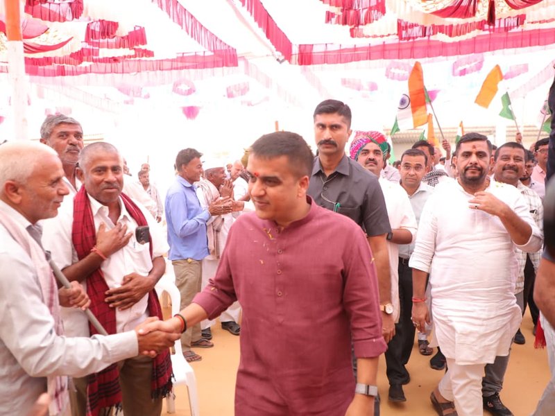 कच्छ के सीमावर्ती गांवों और ग्रामीणों ने देश की सीमाओं को सुरक्षित रखा है: हर्ष संघवी