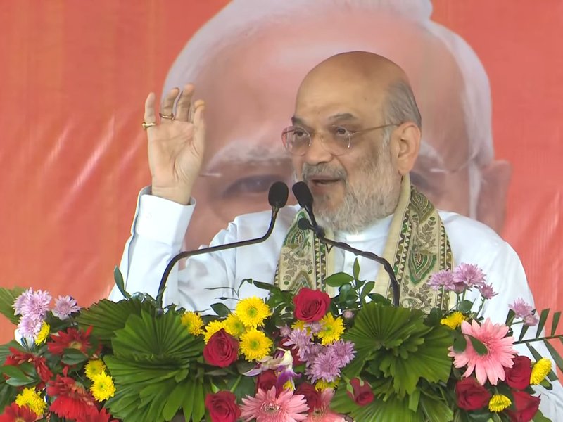 बिहार चुनाव: रैली में मतदाताओं से बोले अमित शाह- जमुई में बटन इतनी तेज दबाओ, करंट इटली तक लगे