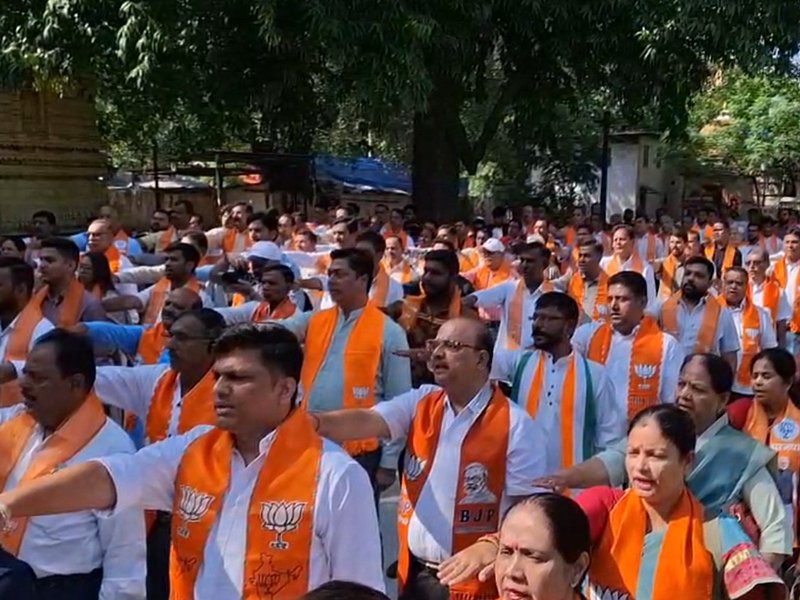 गुजरात में वंदे मातरम की 150वीं वर्षगांठ पर कार्यक्रम, भाजपा नेताओं और अधिकारियों ने सामूहिक गान गाया