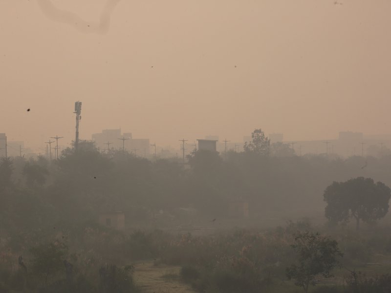 Smog chokes Delhi-NCR as AQI breaches 400 mark in several places