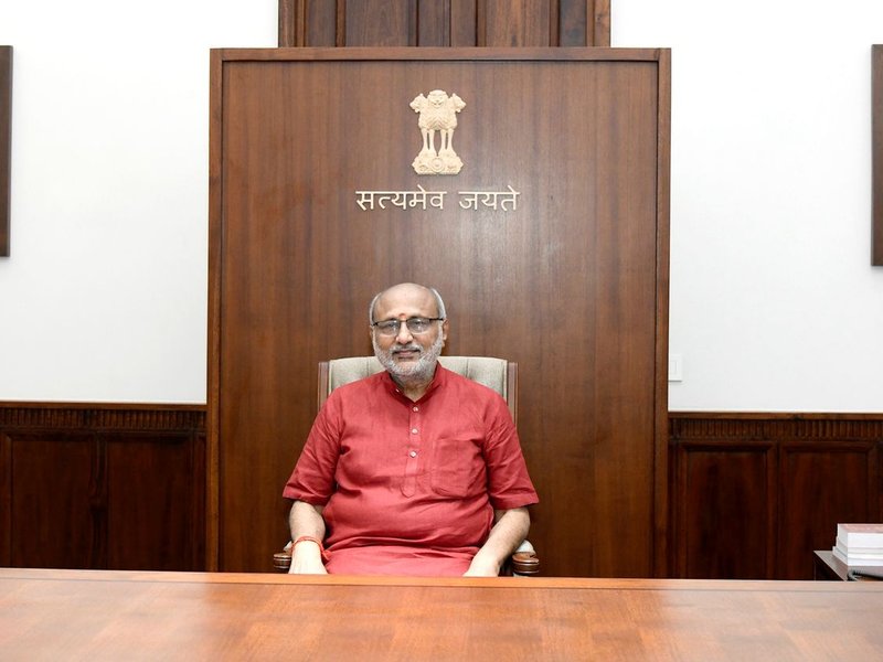 आडवाणी ने पीढ़ियों को ईमानदारी और देशभक्ति के मूल्यों को बनाए रखने के लिए प्रेरित किया: उपराष्ट्रपति