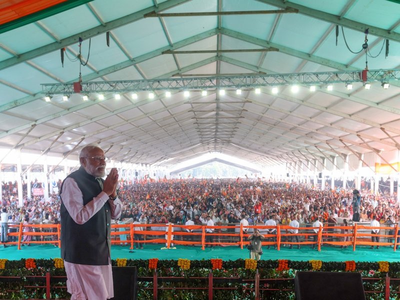11 घंटे, 1,680 किमी की यात्रा और पांच कार्यक्रम, राष्ट्र के प्रति पीएम मोदी ने दिखाई अटूट प्रतिबद्धता