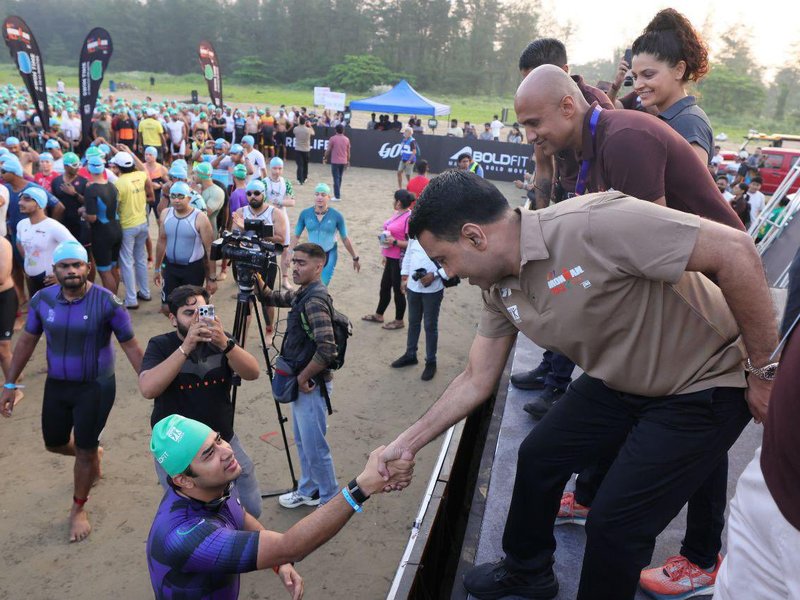 गोवा के मुख्यमंत्री प्रमोद सावंत ने 'आयरनमैन 70.3' प्रतियोगिता को हरी झंडी दिखाई