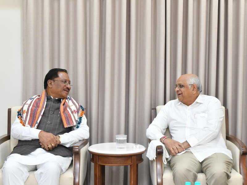 गुजरात दौरे पर आए सीएम विष्णुदेव साय से गांधीनगर में हुई भेंट अत्यंत हर्षपूर्ण रही: मुख्यमंत्री भूपेंद्र पटेल