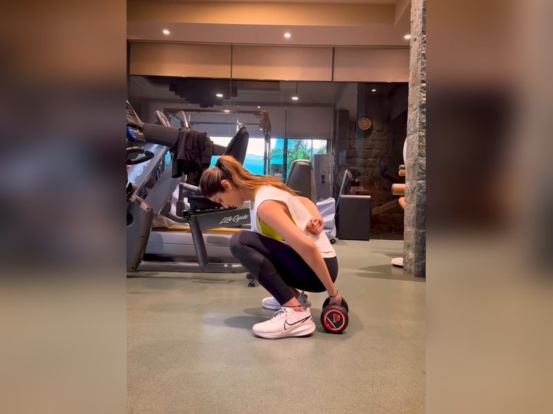  शिल्पा शेट्टी ने दिया फिटनेस चैलेंज, बस इस तरह उठाना होगा डम्बल