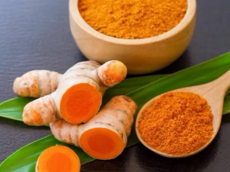 शरीर को डिटॉक्स कर स्वस्थ बनाने में बेहद मददगार है कच्ची हल्दी