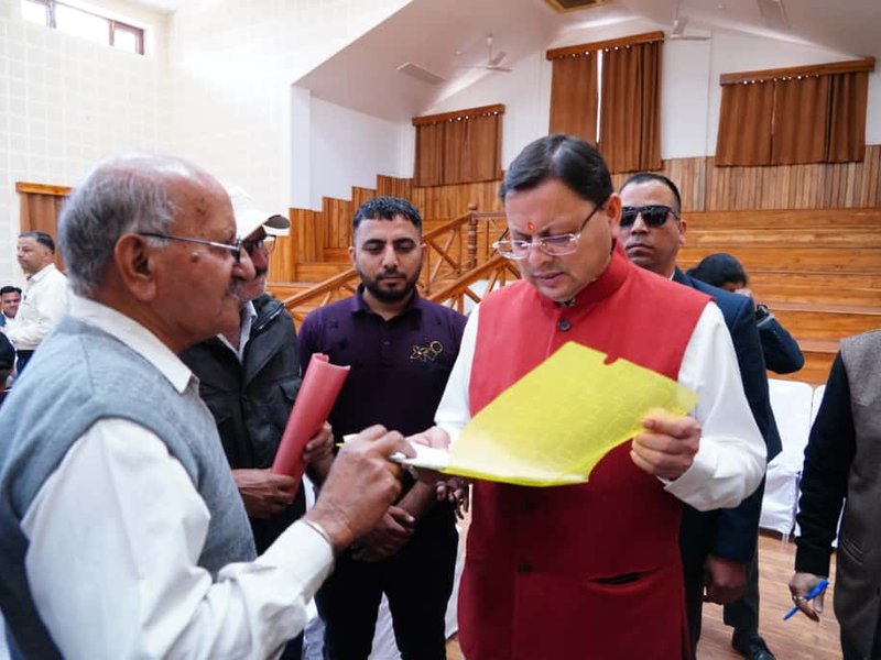 जनता मिलन : सीएम धामी ने सुनी समस्याएं, फीडबैक व्यवस्था सुदृढ़ करने के दिए निर्देश