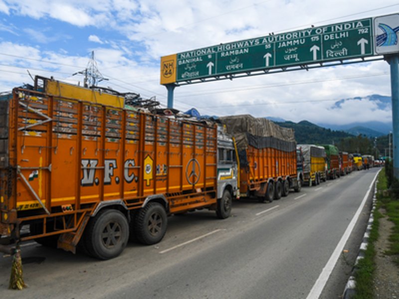 राजमार्गयात्रा ऐप के डाउनलोड्स 15 लाख से पार, फास्टैग यूजर्स की संख्या भी 8 करोड़ से अधिक हुई: केंद्र